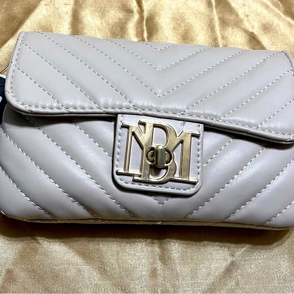 NWT Badgley Mischka cellphone crossbody vegan leather purse w/shoulder strap.